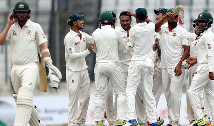 অস্ট্রেলিয়াকে চাপে রেখেই দিন শেষ করল বাং