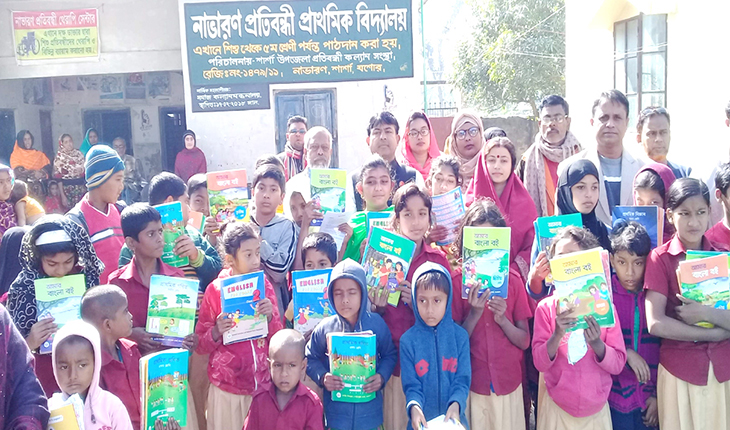 যশোরের নাভারনে প্রতিবন্ধিদের মাঝে বই বিত