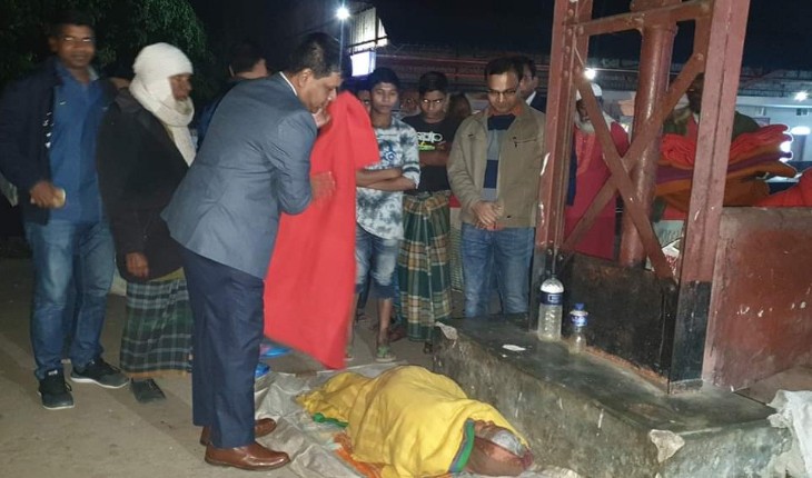 নাটোরে শীতার্তদের মাঝে কম্বল বিতরণ