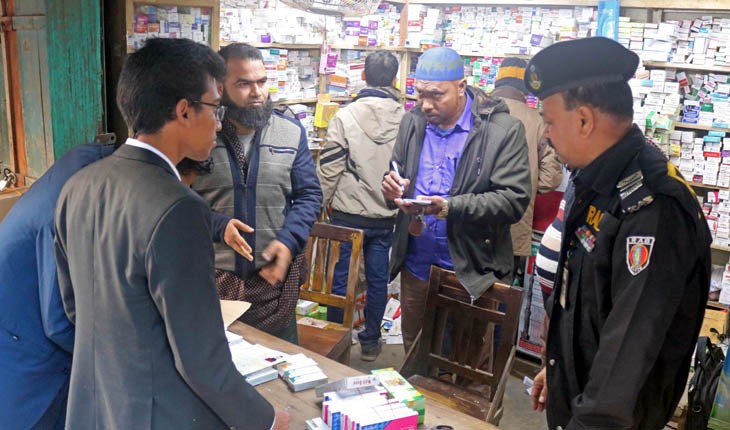 টাঙ্গাইলে ওষুধের দোকানে র‌্যাবের অভিযান,