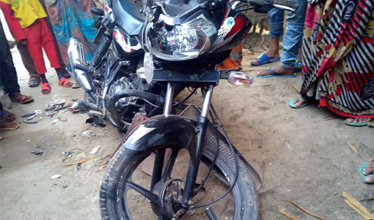  ট্রাকের ধাক্কায় মটরসাইকেল আরোহী আহত 