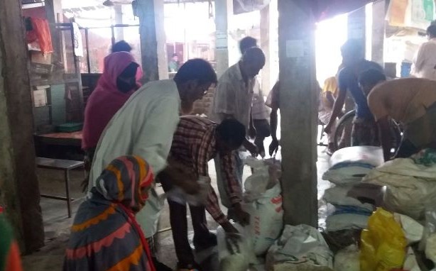 মির্জাপুরে লবণ নিয়ে হুরোহুরি