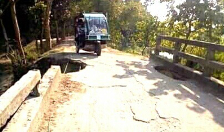 গোপালপুরের রাজগোলবাড়ী ব্রিজ এখন মরণফাঁদ