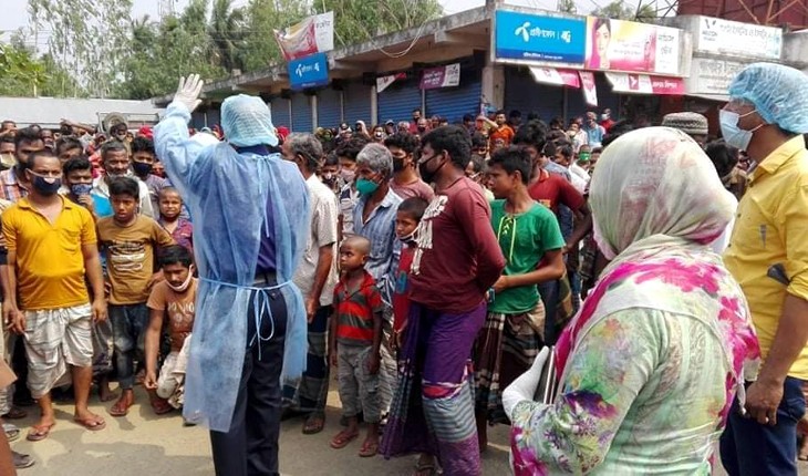 মধুপুরে ত্রাণের দাবীতে সড়ক অবরোধ