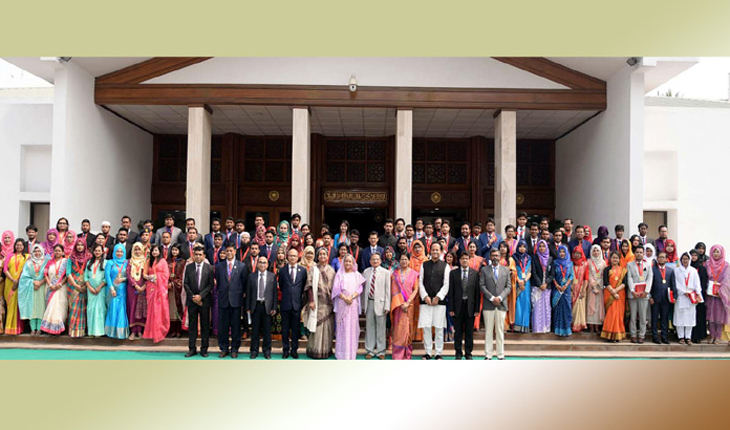 প্রধানমন্ত্রী স্বর্ণপদক পেলেন ১৭২ শিক্ষা