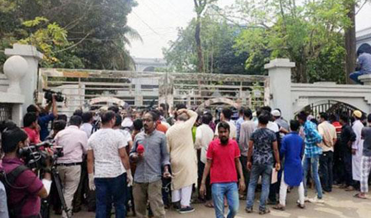 আশকোনার হজ ক্যাম্পে তুমুল হট্টগোল, পুলিশ