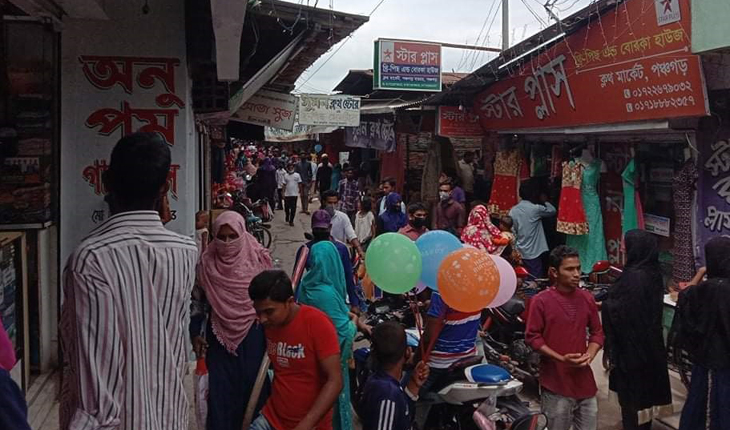 স্বাস্থ্যবিধি না মেনে জমজমাট পঞ্চগড় ঈদ ব