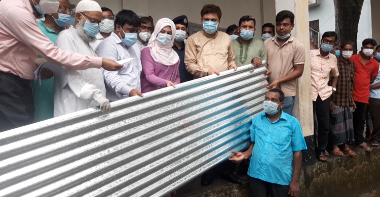 নদী ভাঙ্গনে ক্ষতিগ্রস্ত পরিবারের মাঝে ঢে