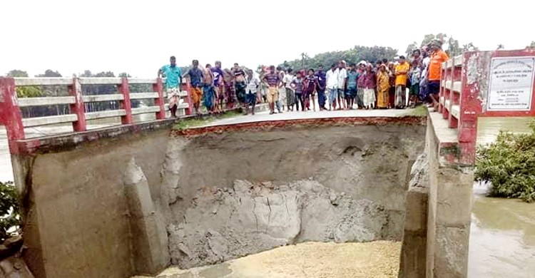 বড় বাসালিয়া ব্রিজের অ্যাপ্রোচ ধসে পরলো