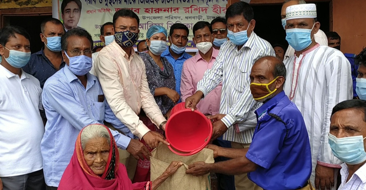ধনবাড়ীতে দরিদ্রদের মাঝে ভিজিডি ও ভিজিএফ