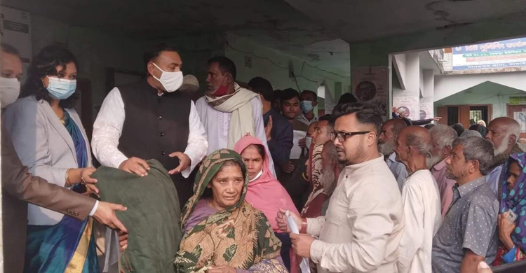 নাগরপুরে শীতার্তদের মাঝে কম্বল বিতরণ