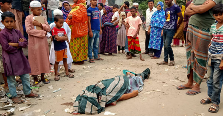 কালিয়াকৈর বাস চাপায় ঝালমুড়ি বিক্রেতা নিহ