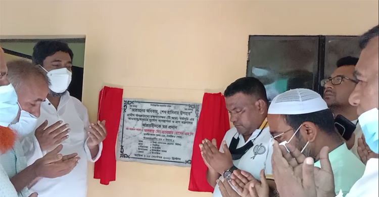 আশ্রয়হীনদের ঘর প্রদান করলেন এমপি ছানোয়ার
