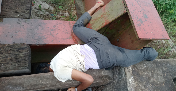 নিখোঁজ হিন্দু নেতার লাশ রেল লাইনের পাশে,