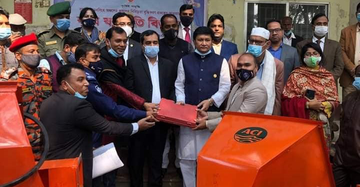 মির্জাপুরে কৃষি যন্ত্রপাতি বিতরণ