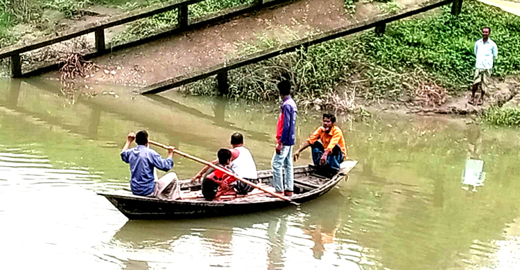 ধনবাড়ীতে ২০ গ্রামের মানুষের ভরসা নৌকা