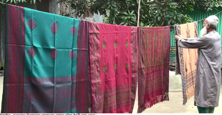 দেলদুয়ারে তাঁতে তৈরী  হচ্ছে শীতের পোষাক