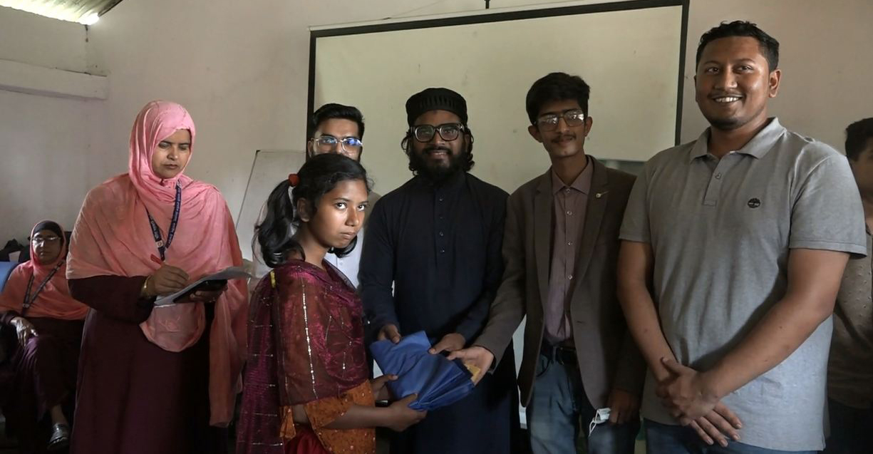 টাঙ্গাইলে সুবিধাবঞ্চিত শিক্ষার্থীরা পেল