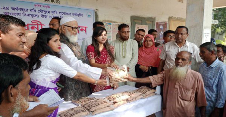 ঘাটাইলে কৃষকদের মাঝে বিনামূল্যে বীজ বিতর