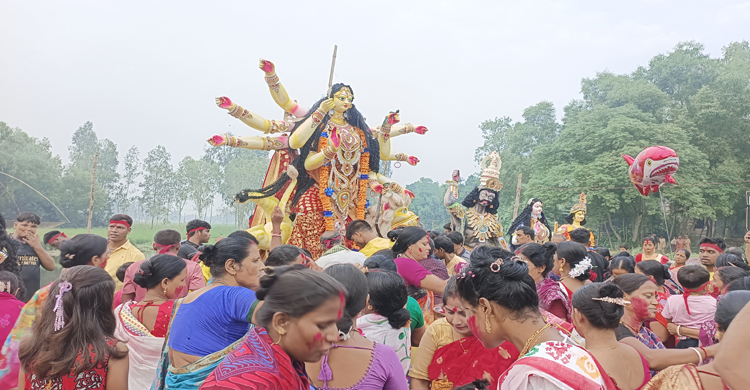 কালিহাতীতে শত বছরের বিজয় দশমীর মেলায় দর্