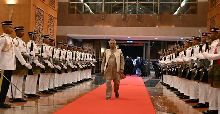 অধ্যাপক ইউনূসকে লাল গালিচা সংবর্ধনা দিল
