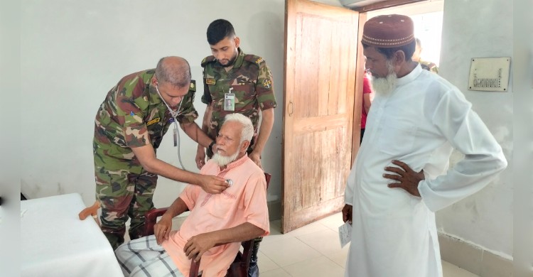 টাঙ্গাইলে সেনাবাহিনীর বিনামূল্যে চিকিৎসা