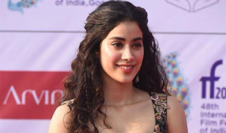 মুম্বাইয়ের ডাক্তারের দ্বারস্থ হলেন জাহ্নবী মুম্বাইয়ের ডাক্তারের দ্বারস্থ হলেন জাহ্ন