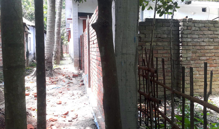 ১৪৪ ধারা ভঙ্গ করে প্রাচীর নির্মান ১৪৪ ধারা ভঙ্গ করে প্রাচীর নির্মান