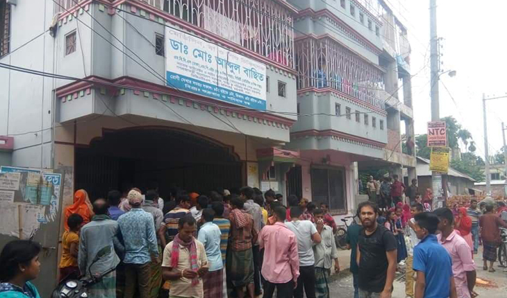 টাঙ্গাইলে সাবেক সিভিল সার্জনের বাসা থেকে যুবকের লাশ উদ্ধার টাঙ্গাইলে সাবেক সিভিল সার্জনের বাসা থেকে