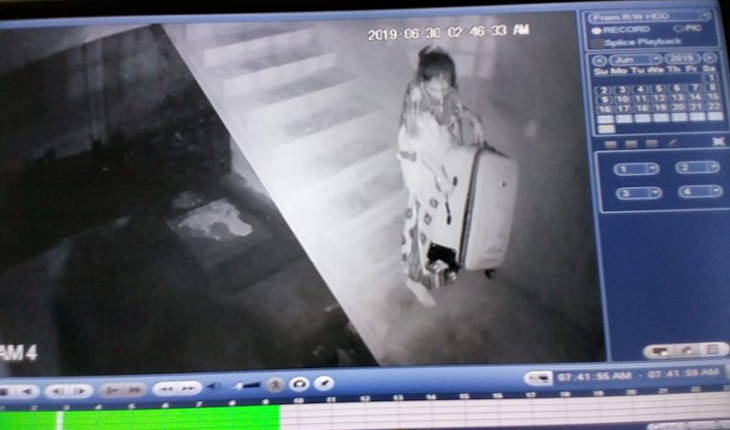 স্বামীকে ঘুমের বড়ি খাইয়ে বাসর রাতেই টাকা-স্বর্ণ্লঙ্কারসহ পালিয়ে গেল নববধূ স্বামীকে ঘুমের বড়ি খাইয়ে বাসর রাতেই টাকা