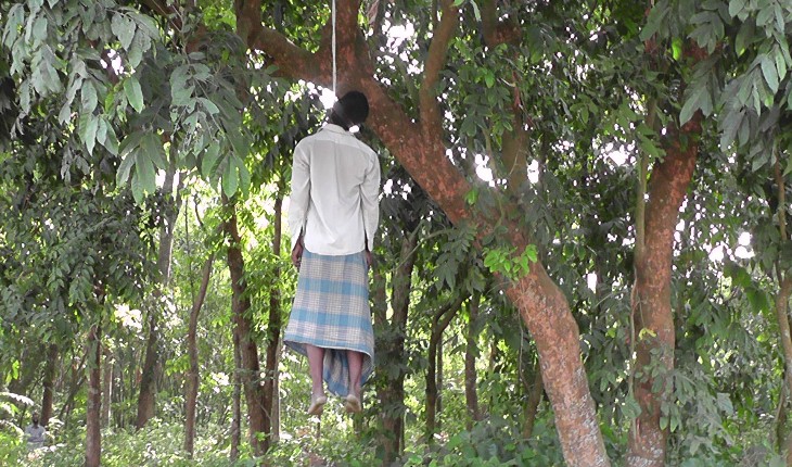 কৃষকের ঝুলন্ত  লাশ উদ্ধার কৃষকের ঝুলন্ত  লাশ উদ্ধার