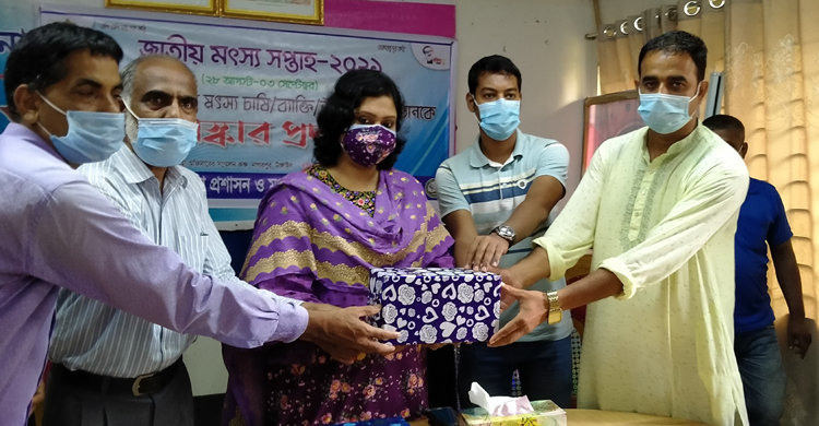 নাগরপুরে সফল মৎস্য চাষিদের মাঝে পুরস্কার বিতরণ  নাগরপুরে সফল মৎস্য চাষিদের মাঝে পুরস্কার