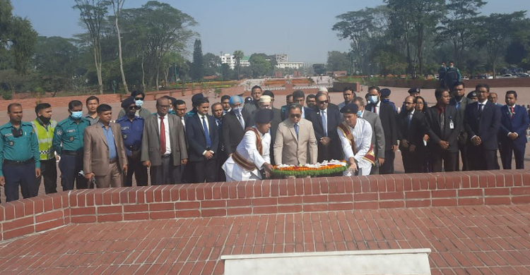 জাতীয় স্মৃতিসৌধে শহীদদের প্রতি প্রধান বিচারপতির শ্রদ্ধা জাতীয় স্মৃতিসৌধে শহীদদের প্রতি প্রধান বি