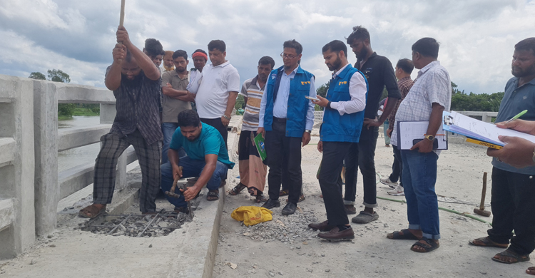 বাসাইলে ১০ কোটি টাকার সেতুতে রডের ব